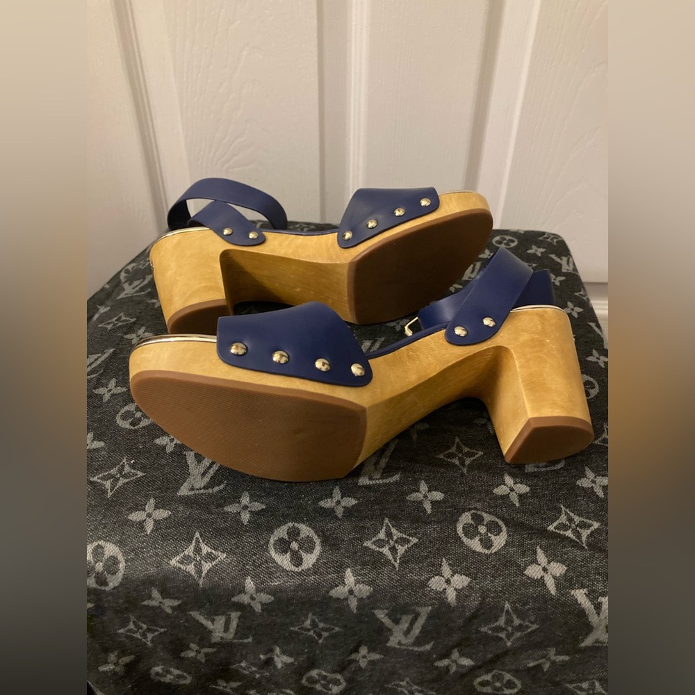 Kate Spade Blue Gold Strappy Wood Heels 8 - Picture 5 of 6